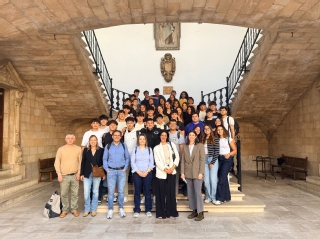Foto grupal con la directora general de Primera Infancia, Atención a la Diversidad y Mejora Educativa del Govern balear, Neus Riera Estarellas